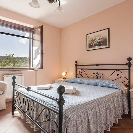 Feriehus Four-bedroom Holiday In Fabro Tr